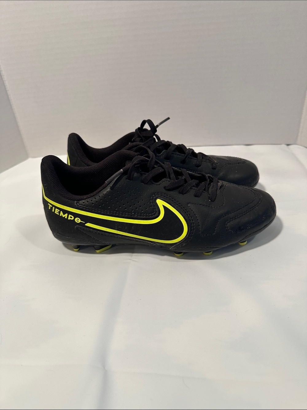 Nike Kids Black Soccer Cleats with Neon Yellow Swoosh size 5Y